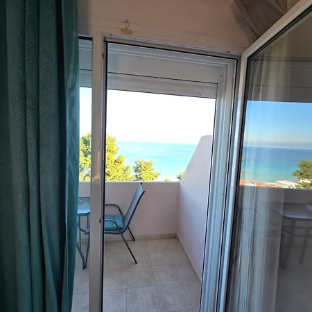 Nikol Thea Appartement *