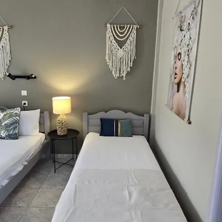 Nikol Thea דירה *